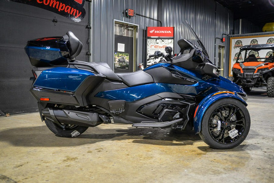 2024 Can-Am® Spyder RT Limited Dark Wheels