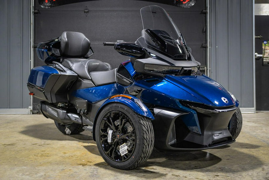 2024 Can-Am® Spyder RT Limited Dark Wheels