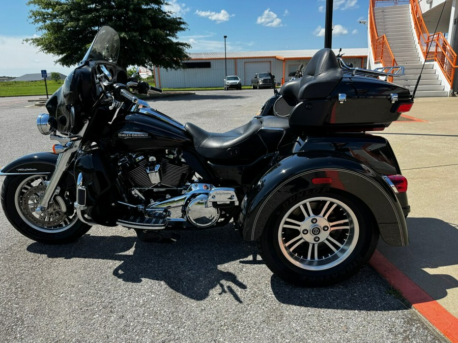 2017 Harley-Davidson Tri Glide Ultra Black