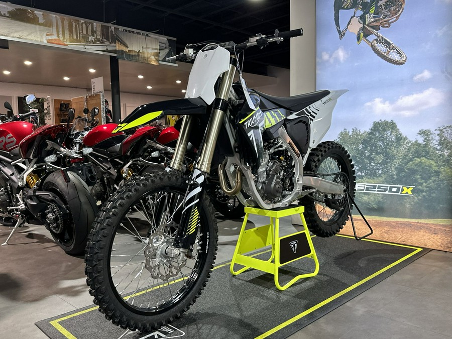 2025 Triumph TF 250-X Jet BlackPure White