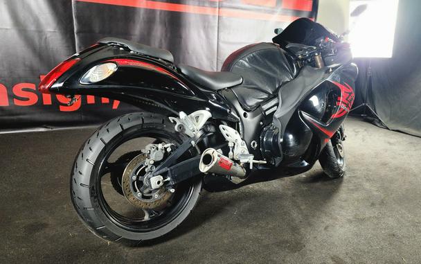 2011 SUZUKI GSX1300R - F102126