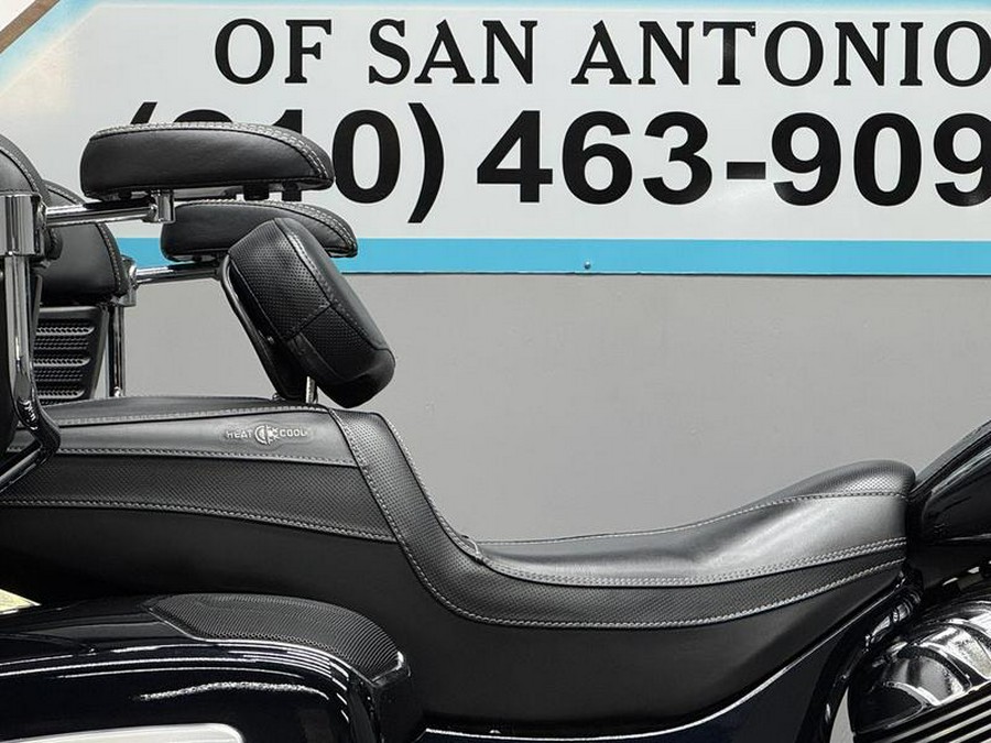 2021 Indian Motorcycle® Roadmaster® Limited Thunder Black Azure Crystal