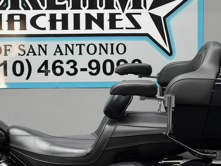 2021 Indian Motorcycle® Roadmaster® Limited Thunder Black Azure Crystal