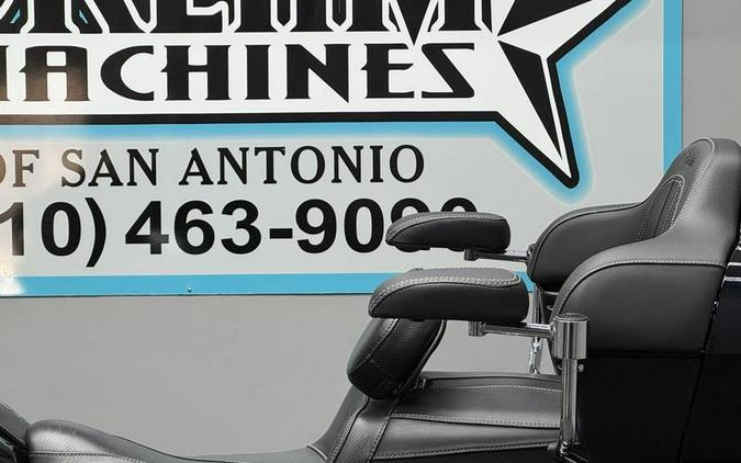 2021 Indian Motorcycle® Roadmaster® Limited Thunder Black Azure Crystal