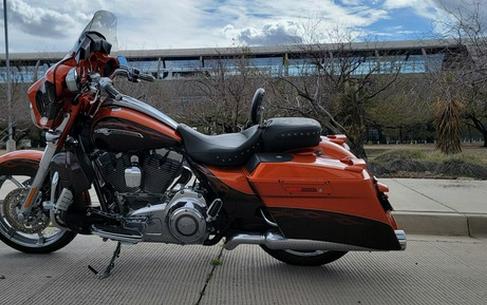 2012 Harley-Davidson FLHXSE3 - CVO Street Glide