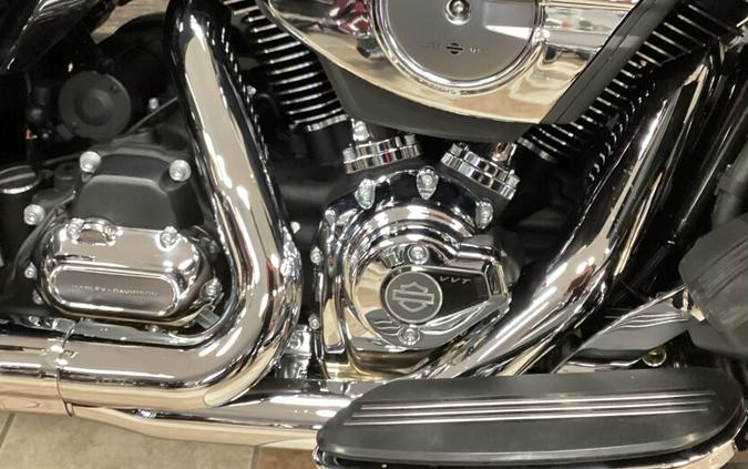 2026 Harley-Davidson® Road Glide Limited Iron Horse Metallic Chrome Trim