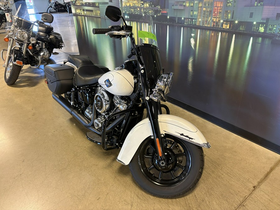 2025 Harley-Davidson Heritage Classic FLHC