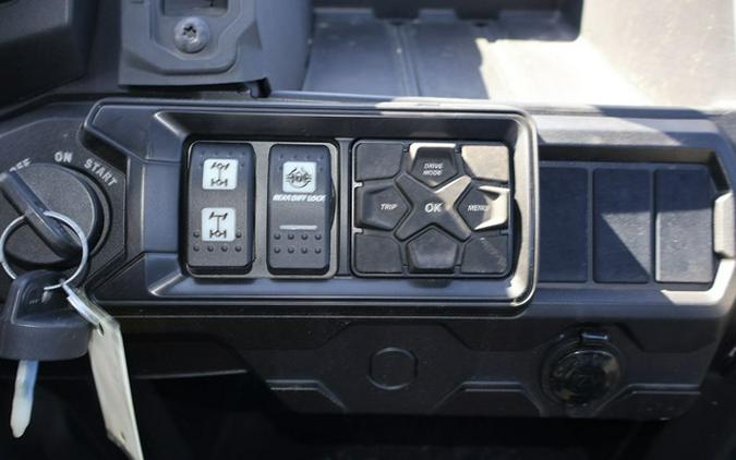 2025 Can-Am Defender XT HD10