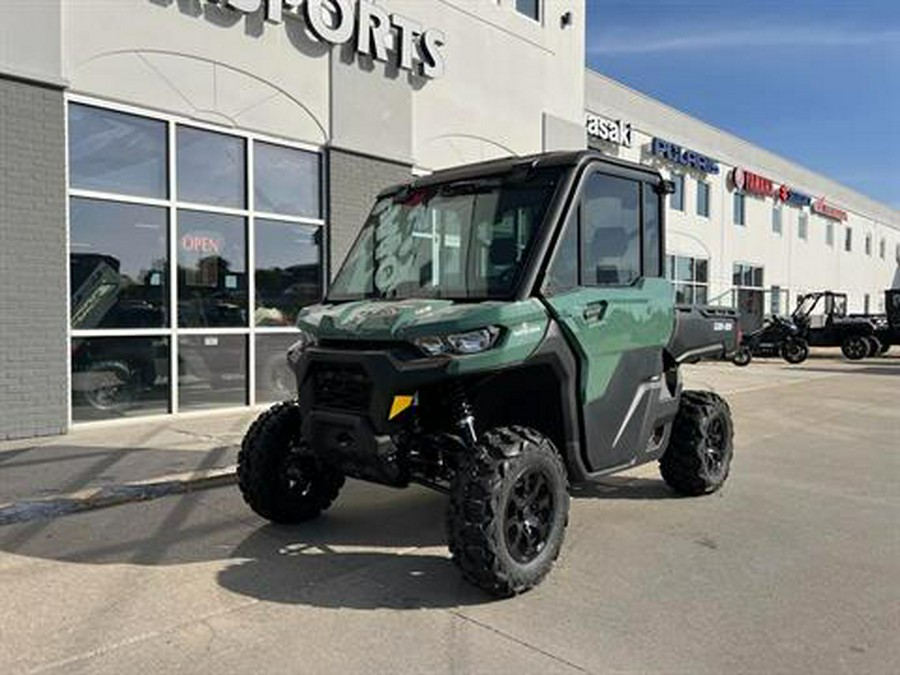 2025 Can-Am Defender DPS CAB