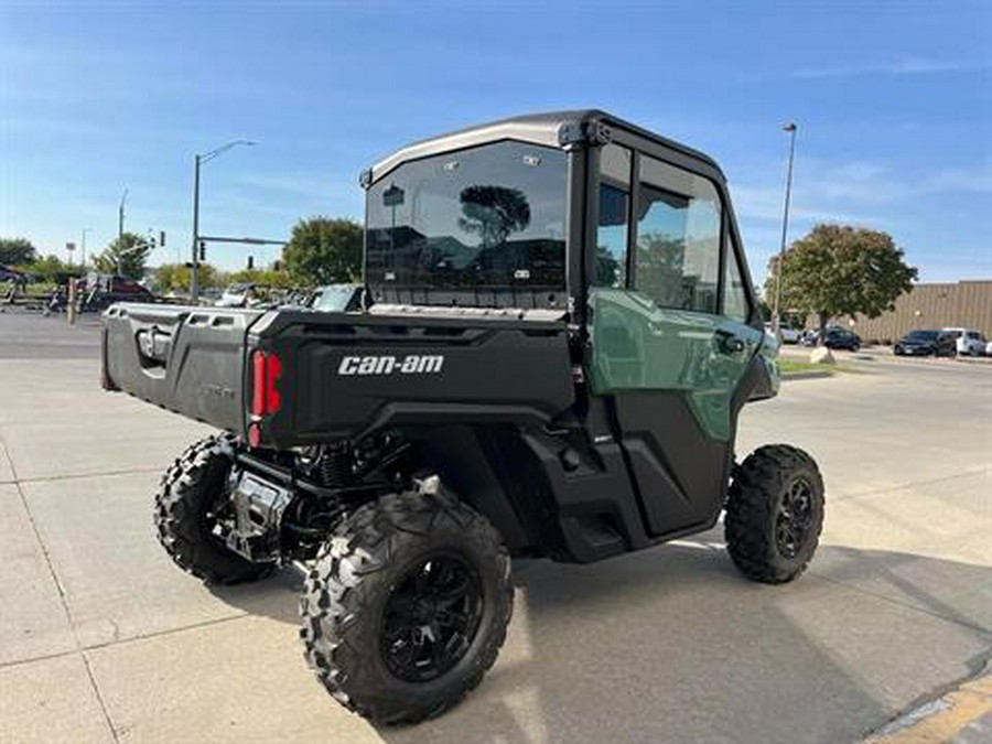 2025 Can-Am Defender DPS CAB