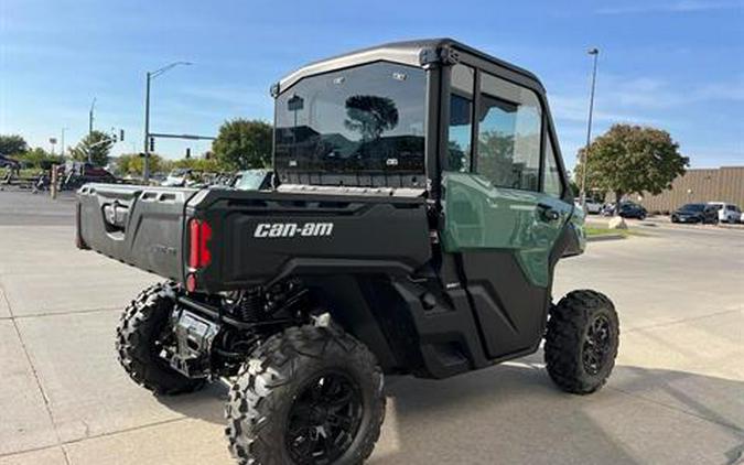 2025 Can-Am Defender DPS CAB