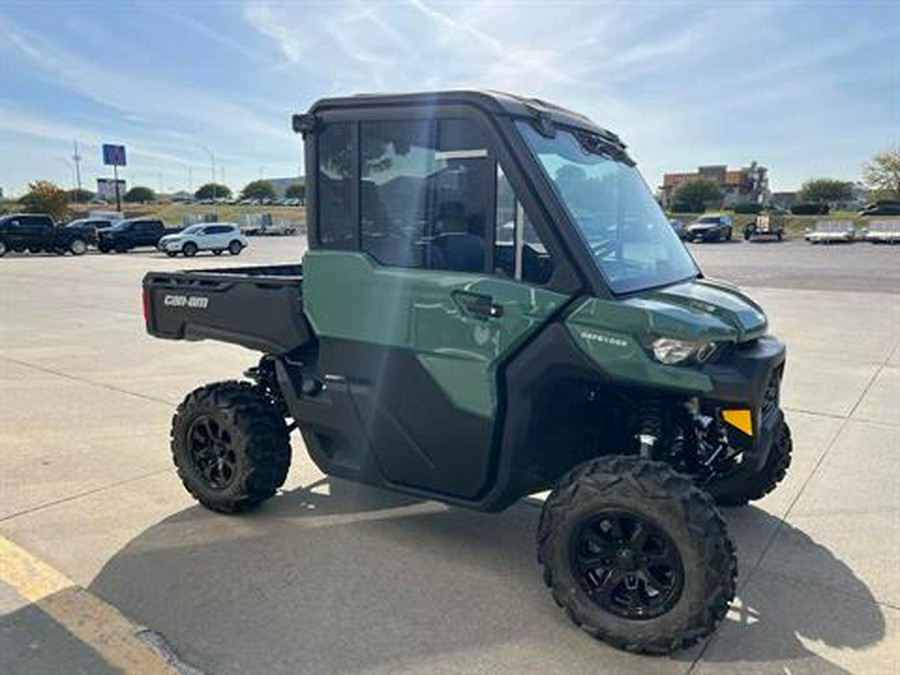 2025 Can-Am Defender DPS CAB