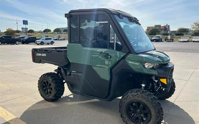 2025 Can-Am Defender DPS CAB