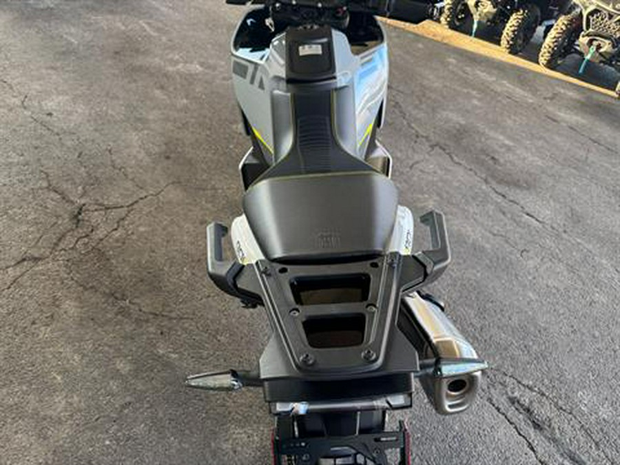 2025 Husqvarna Norden 901