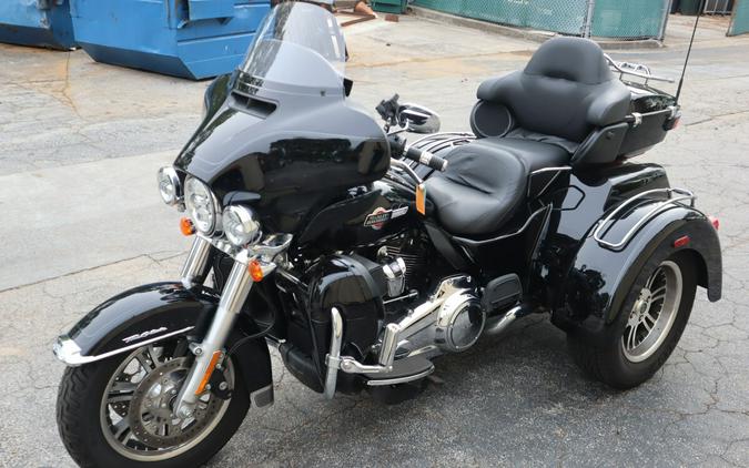 2022 Harley-Davidson Tri Glide Ultra FLHTCUTG