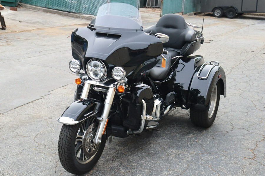 2022 Harley-Davidson Tri Glide Ultra FLHTCUTG