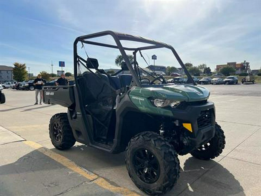 2025 Can-Am Defender DPS HD9