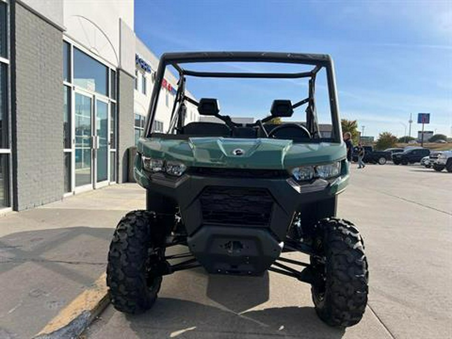 2025 Can-Am Defender DPS HD9