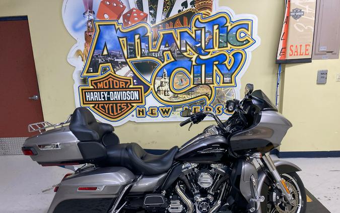 2016 Harley-Davidson® Road Glide® Ultra Two-Tone Billet Silver/Vivid Black FLTRU