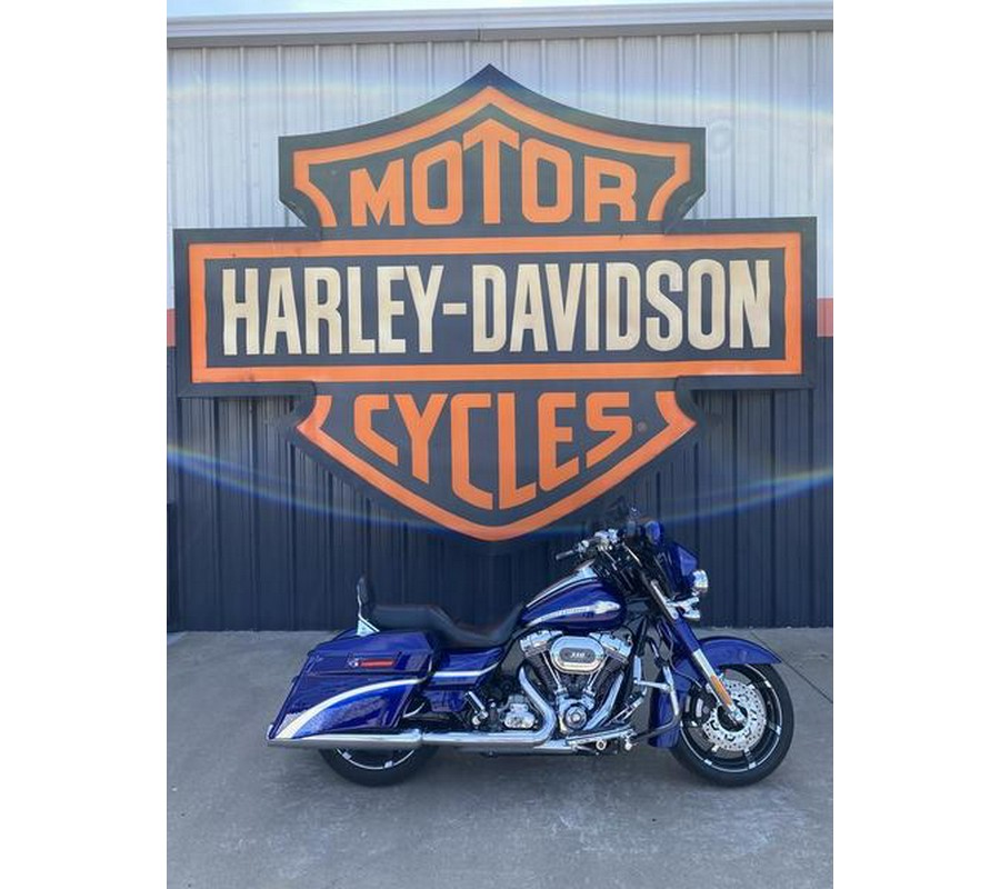 2010 Harley-Davidson® FLHXSE - CVO™ Street Glide®