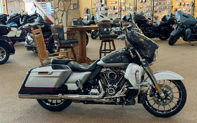 2019 Harley-Davidson CVO™ Street Glide®