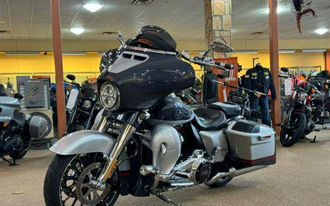 2019 Harley-Davidson CVO™ Street Glide®