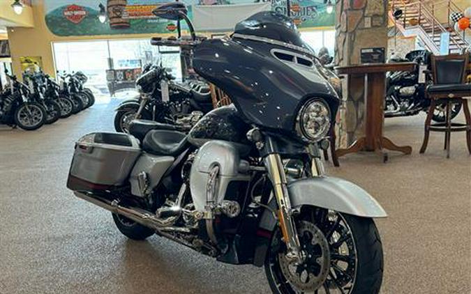 2019 Harley-Davidson CVO™ Street Glide®