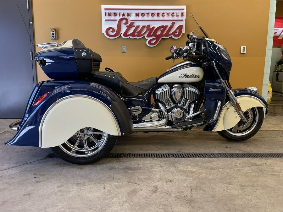 2023 Indian Motorcycle® Roadmaster® Black Metallic