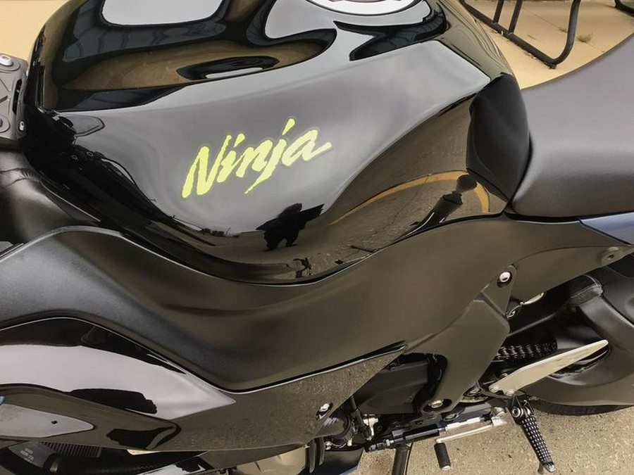 2022 Kawasaki Ninja® ZX™-6R Metallic Matte Twilight Blue/Metallic Diablo Black