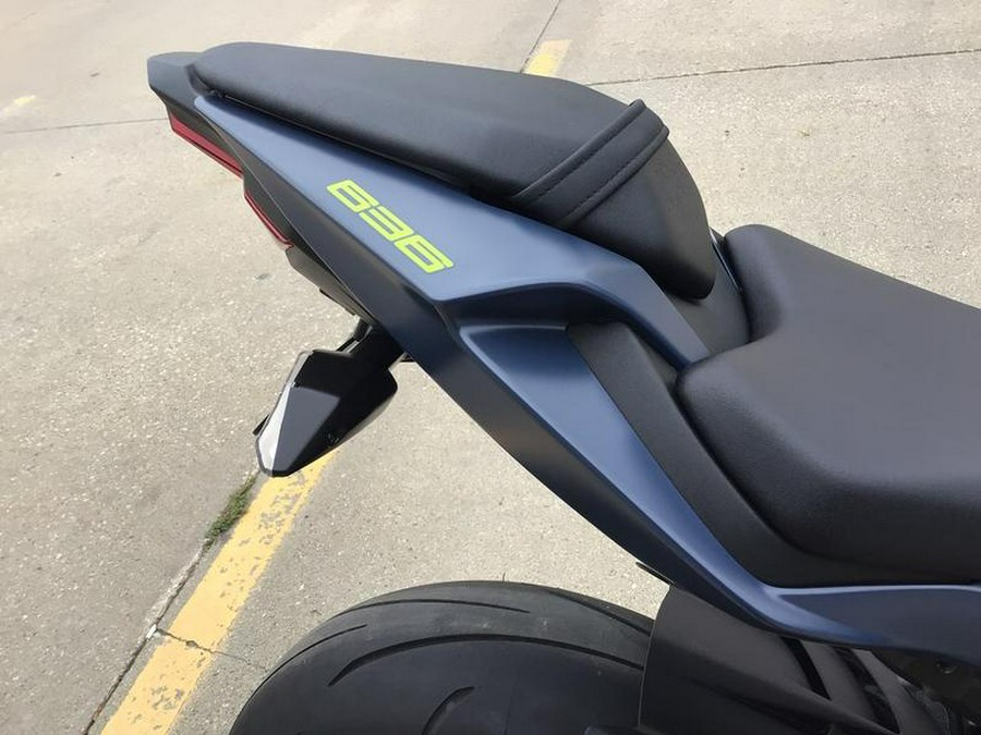 2022 Kawasaki Ninja® ZX™-6R Metallic Matte Twilight Blue/Metallic Diablo Black
