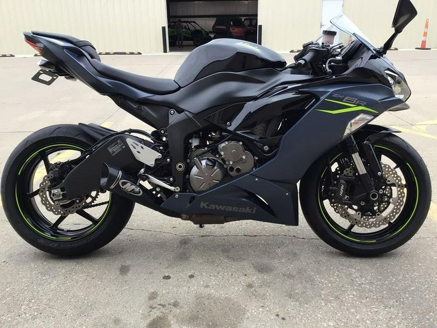 2022 Kawasaki Ninja® ZX™-6R Metallic Matte Twilight Blue/Metallic Diablo Black