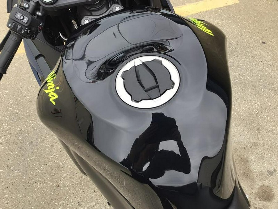 2022 Kawasaki Ninja® ZX™-6R Metallic Matte Twilight Blue/Metallic Diablo Black