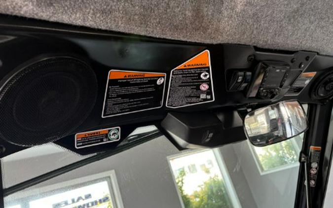 2022 Can-Am Defender Limited CAB HD10