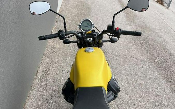 2022 Moto Guzzi V7 Stone E5