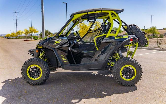 2016 Can-Am® Maverick X ds TURBO 1000R Carbon Black & Manta Green