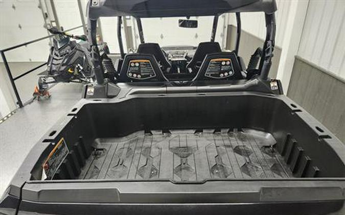 2025 Can-Am Commander MAX XT 700