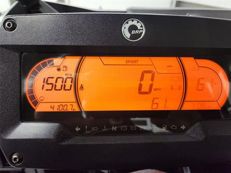 2025 Can-Am Commander MAX XT 700