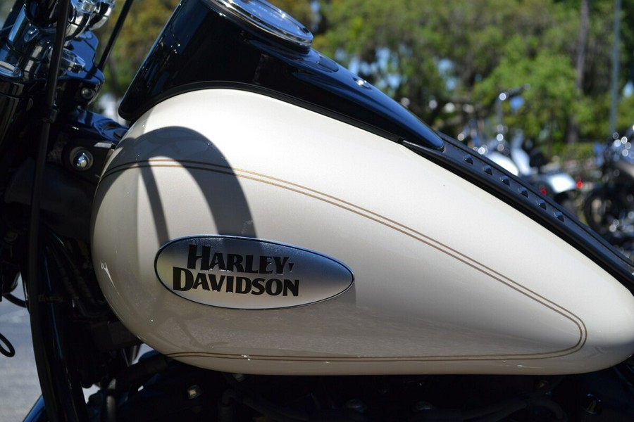 2022 Harley-Davidson Heritage Classic 114 - FLHCS