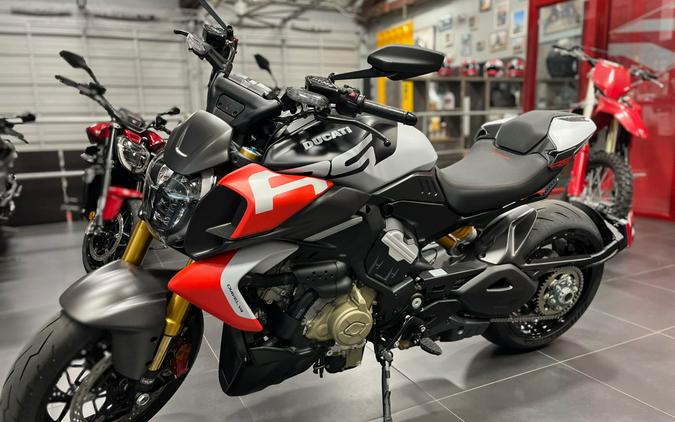 2026 Ducati Diavel V4 RS
