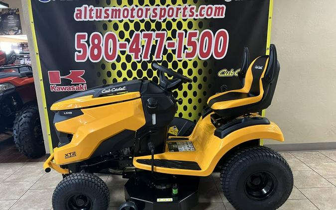 2022 Cub Cadet® Lawn & Garden Tractors XT2 LX42