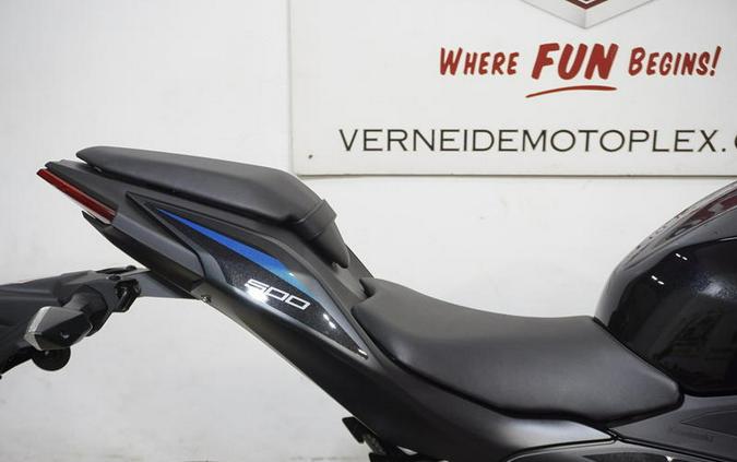 2025 Kawasaki Ninja® 500 ABS Metallic Flat Spark Black/Metallic Spark Black