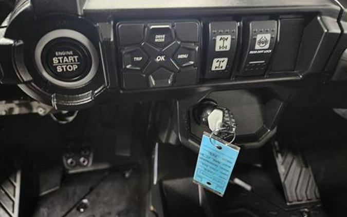 2025 Can-Am Commander MAX XT 700