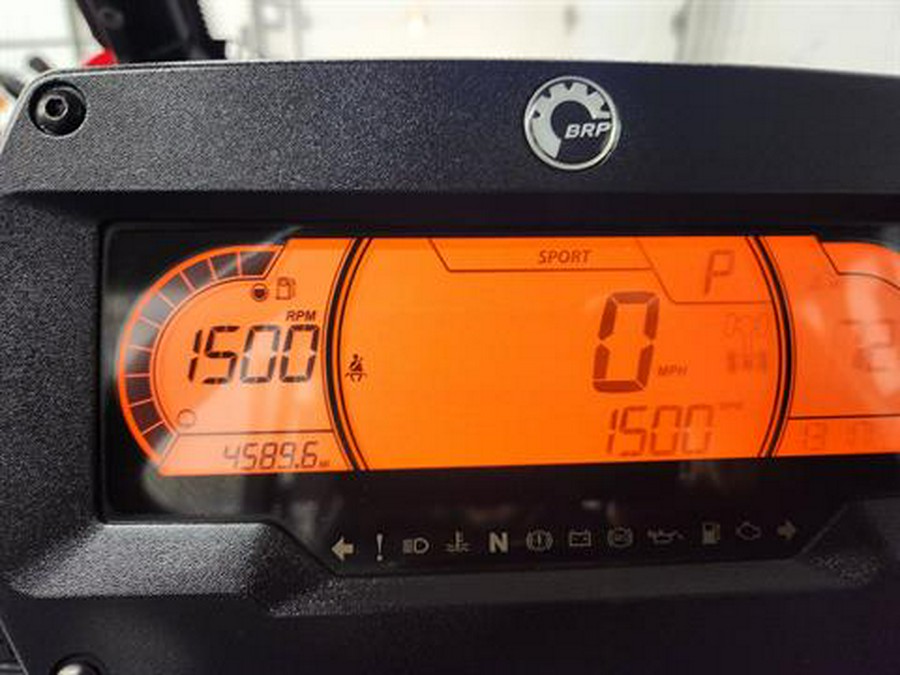 2025 Can-Am Commander MAX XT 700