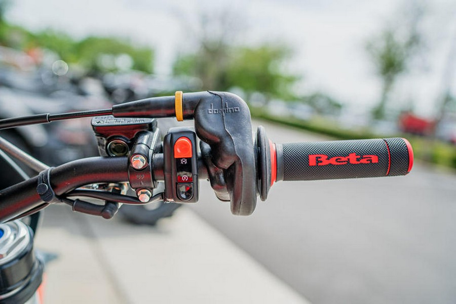 2025 Beta 300 Xtrainer