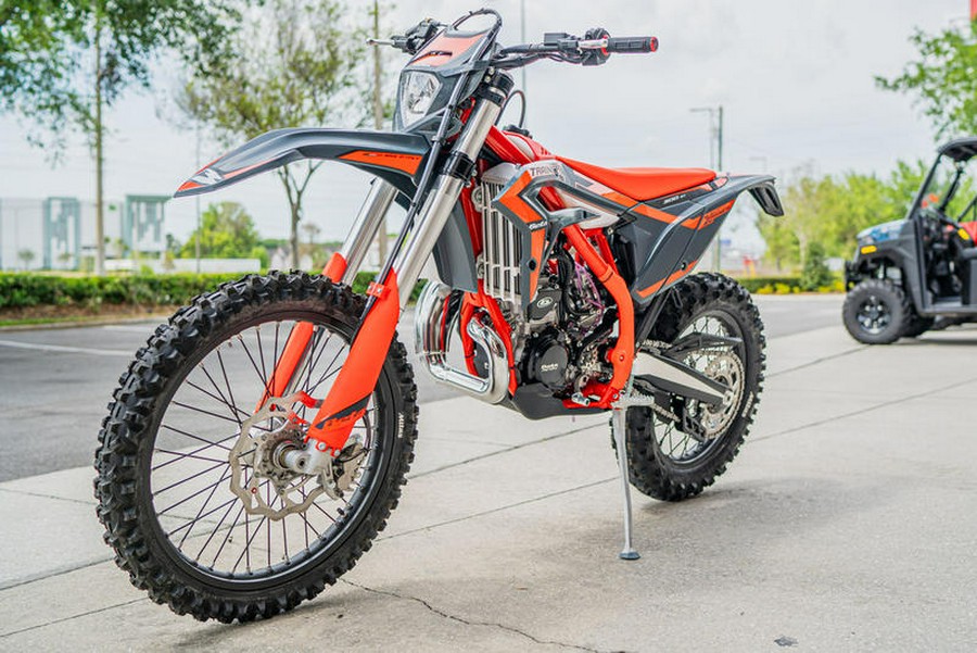 2025 Beta 300 Xtrainer