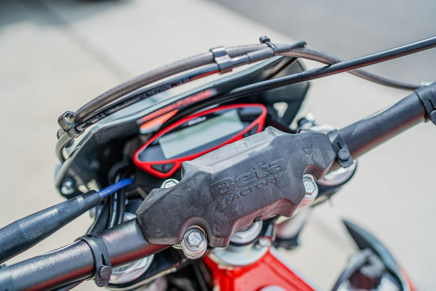 2025 Beta 300 Xtrainer