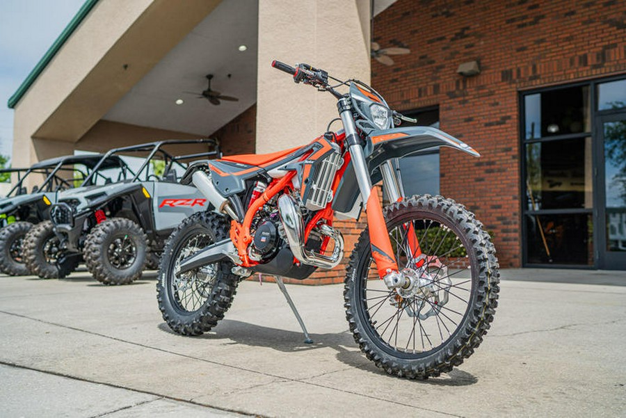 2025 Beta 300 Xtrainer