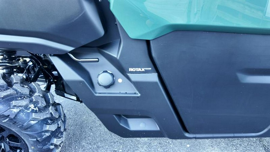 2026 Can-Am® Defender MAX DPS CAB HD10