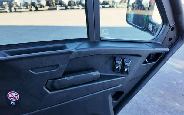 2026 Can-Am® Defender MAX DPS CAB HD10