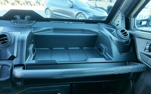 2026 Can-Am® Defender MAX DPS CAB HD10